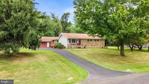1488 Kingsley Dr, Warminster, PA 18974
