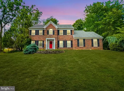 3 Quaker Dr, Newtown, PA 18940