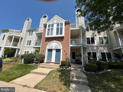 89 Joan Ct, Levittown, PA 19057
