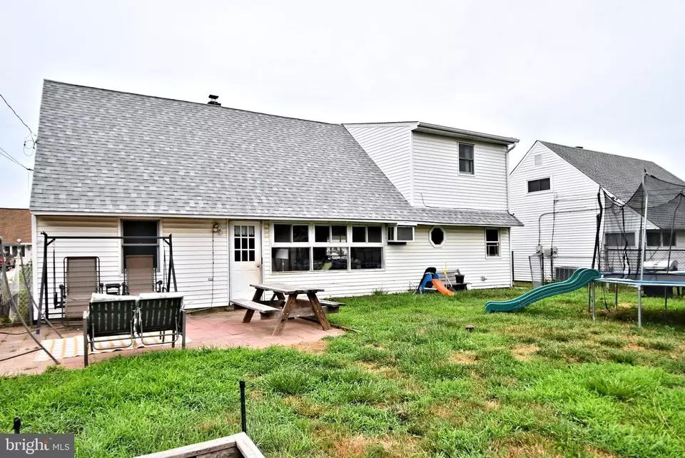 Exterior - 46 Nestingrock Ln, Levittown, PA 19054 photo 4 of 4