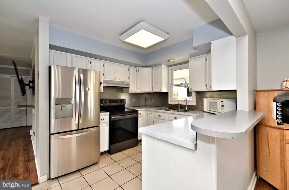 Kitchen - 46 Nestingrock Ln, Levittown, PA 19054 photo 2 of 4