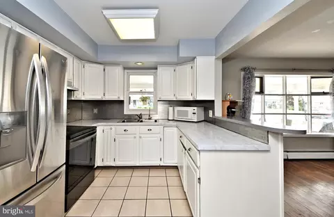 Kitchen - 46 Nestingrock Ln, Levittown, PA 19054 photo 1 of 4