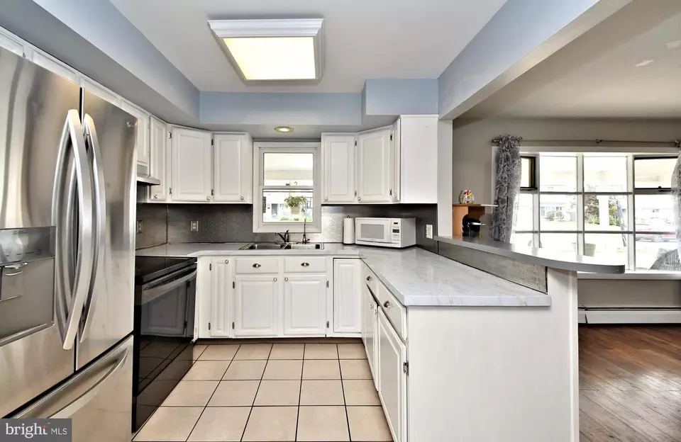 Kitchen - 46 Nestingrock Ln, Levittown, PA 19054 photo 1 of 4