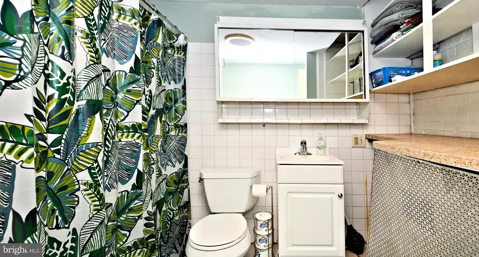 Bath - 46 Nestingrock Ln, Levittown, PA 19054 photo 3 of 6