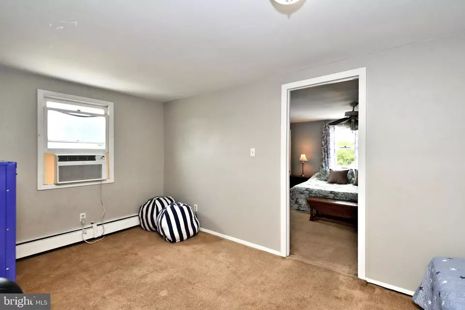 Bedroom - 46 Nestingrock Ln, Levittown, PA 19054 photo 2 of 14