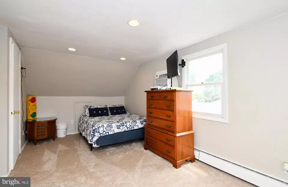 Bedroom - 46 Nestingrock Ln, Levittown, PA 19054 photo 13 of 14