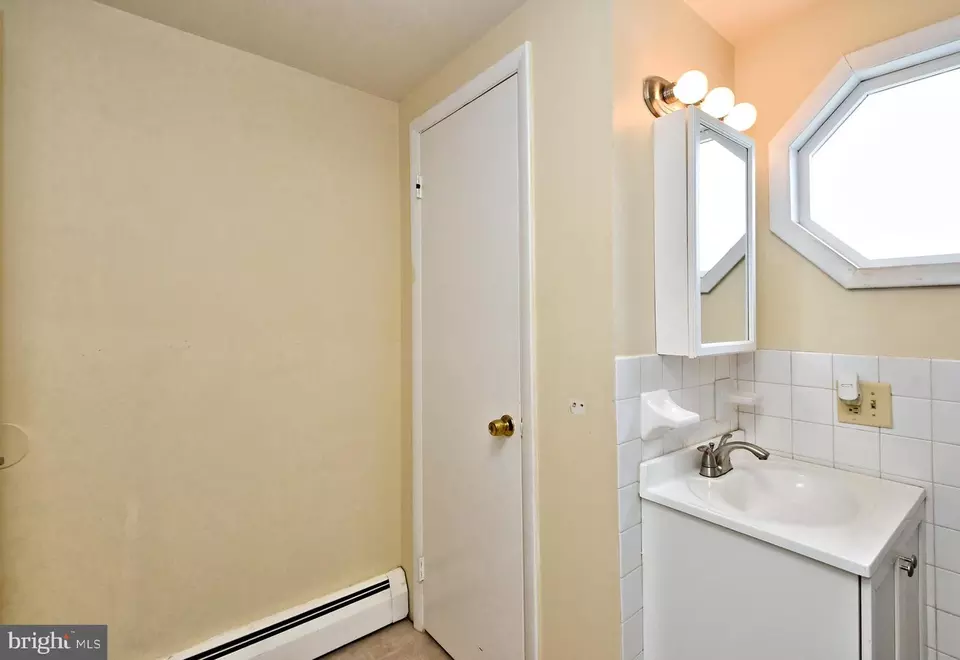 Bath - 46 Nestingrock Ln, Levittown, PA 19054 photo 6 of 6