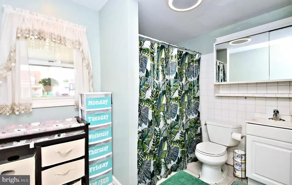 Bath - 46 Nestingrock Ln, Levittown, PA 19054 photo 2 of 6