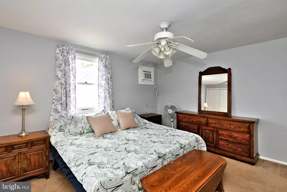 Bedroom - 46 Nestingrock Ln, Levittown, PA 19054 photo 6 of 14