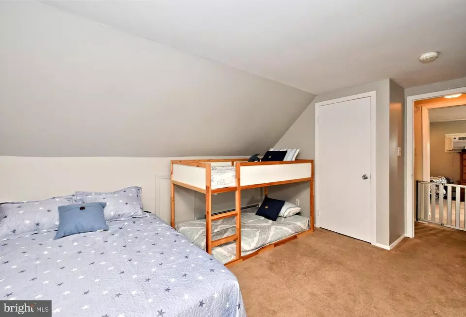Bedroom - 46 Nestingrock Ln, Levittown, PA 19054 photo 4 of 14