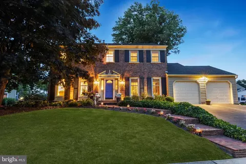 305 Maple Point Dr, Langhorne, PA 19047