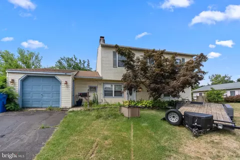 27 Friendly Ln, Levittown, PA 19055