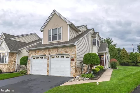 90 Grandview Dr, Ivyland, PA 18974