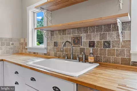 Kitchen - 1663 Chestnut Ridge Rd, Upper Black Eddy, PA 18972 photo 4 of 5