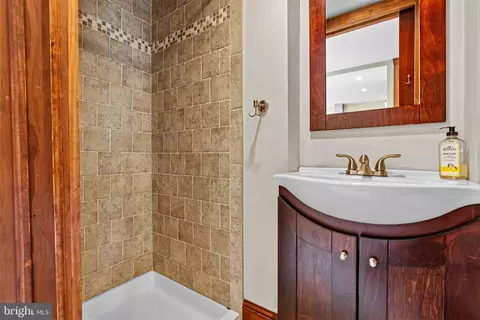 Bath - 1663 Chestnut Ridge Rd, Upper Black Eddy, PA 18972 photo 2 of 3