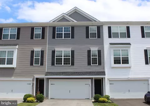 208 Pond View Ct, Quakertown, PA 18951