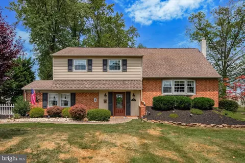 951 E Maple Dr, Southampton, PA 18966