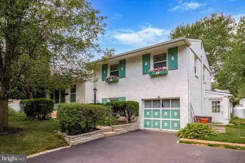 2036 Shadybrook Ln, Feasterville Trevose, PA 19053