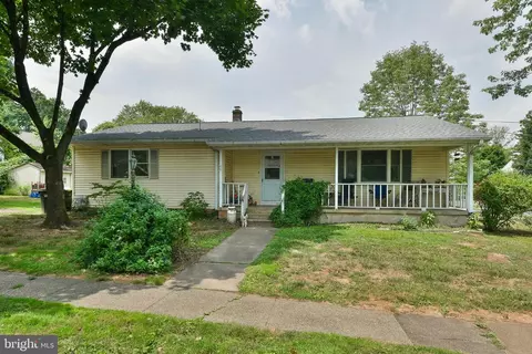 46 Chase Ave, Ivyland, PA 18974