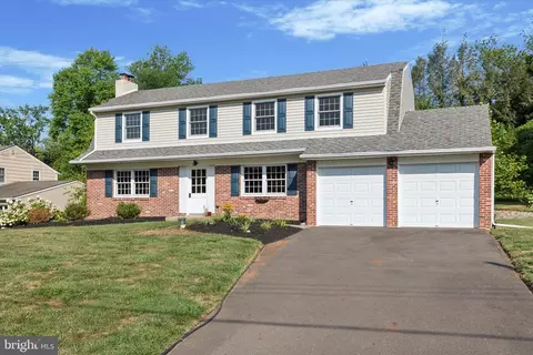 56 Charlotte Dr, Churchville, PA 18966