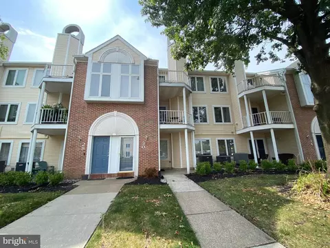 30 Lauren Ct, Levittown, PA 19057