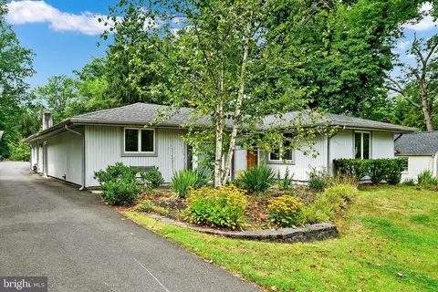 1418 Schoolhouse Rd, Perkasie, PA 18944