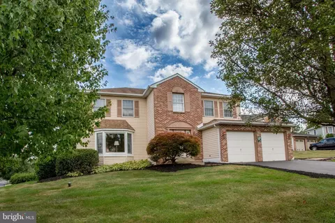 2 Reene Cir, Chalfont, PA 18914
