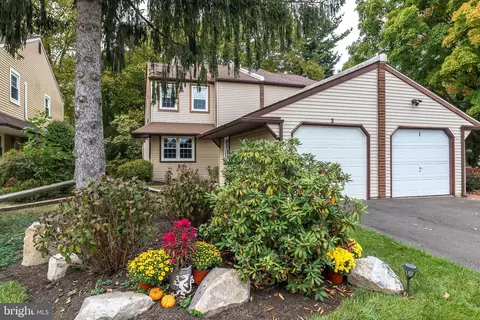 3 Sandy Ridge Dr, Doylestown, PA 18901
