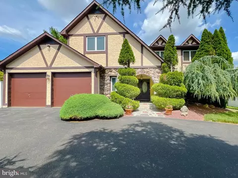 80 Chasemoore Dr, Feasterville Trevose, PA 19053
