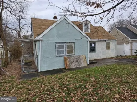 14 Green Ln, Levittown, PA 19056