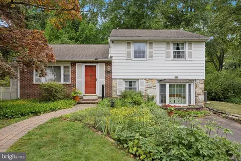 70 Schoolhouse Rd, Chalfont, PA 18914