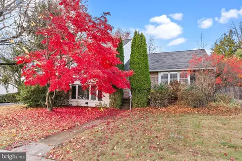 2 Leslie Pl, Newtown, PA 18940