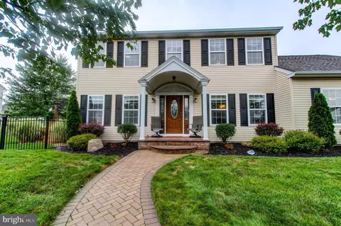 1225 Meadow Brook Dr, Quakertown, PA 18951