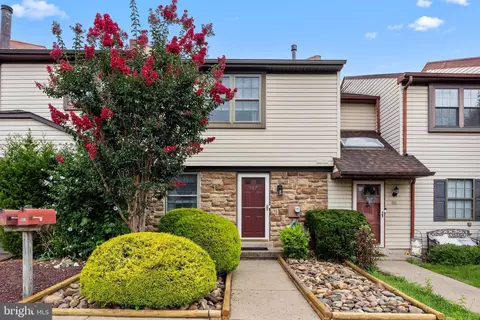 987 Princeton Pl, Warminster, PA 18974