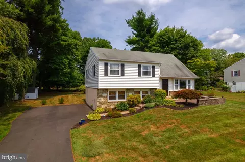 133 Hampshire Dr, Chalfont, PA 18914