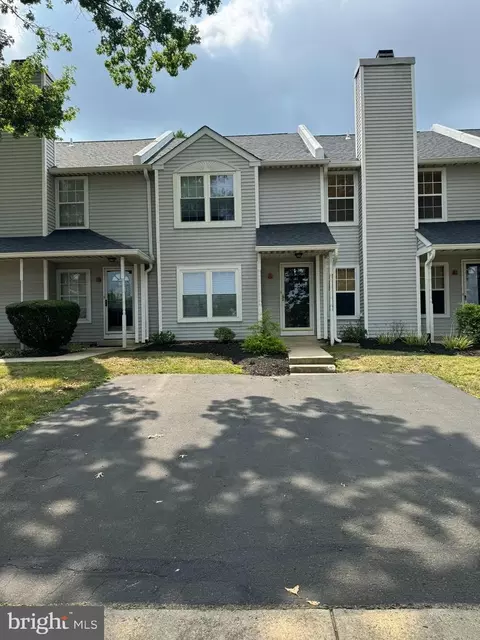 82 Everett Dr, Newtown, PA 18940