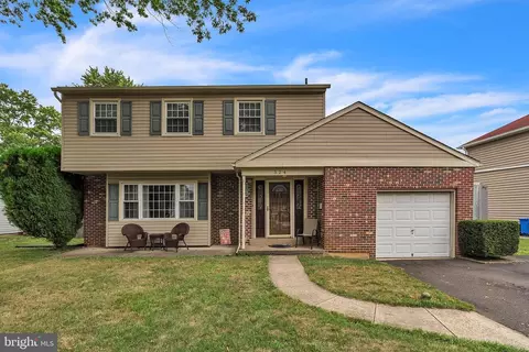 524 S Queen Anne Dr, Fairless Hills, PA 19030