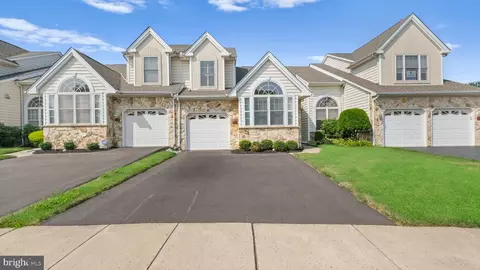 88 Grandview Dr, Ivyland, PA 18974