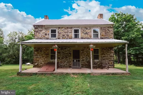380 E Dark Hollow Rd, Pipersville, PA 18947