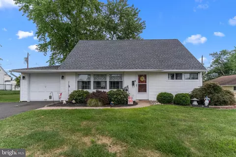 82 Cobalt Rdg E, Levittown, PA 19057