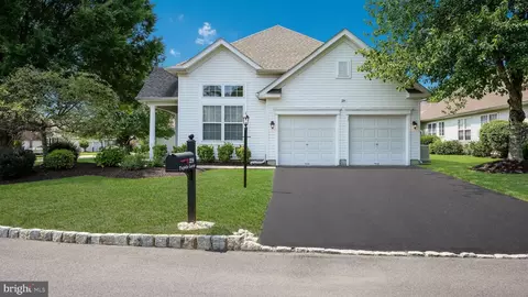 29 Tupelo Ln, Langhorne, PA 19047