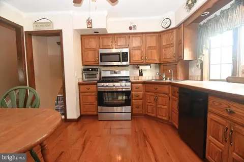 Kitchen - 811 Phillips Rd, Warminster, PA 18974 photo 2 of 2