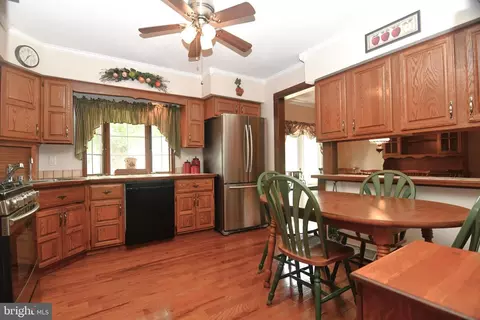 Kitchen - 811 Phillips Rd, Warminster, PA 18974 photo 1 of 2