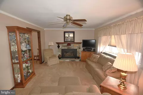 Living - 811 Phillips Rd, Warminster, PA 18974 photo 1 of 2