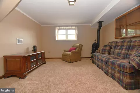 Living - 811 Phillips Rd, Warminster, PA 18974 photo 2 of 2