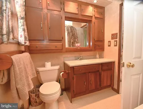 Bath - 811 Phillips Rd, Warminster, PA 18974 photo 2 of 3