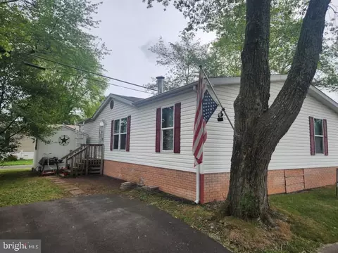 28 Maple Dr, Doylestown, PA 18901