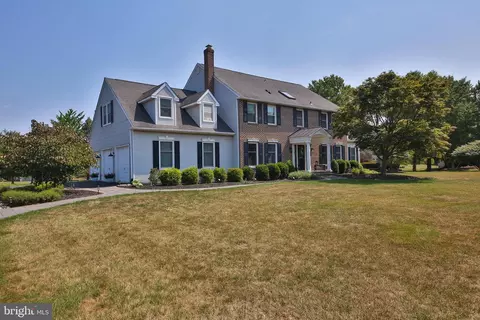 111 Wood Dr, Holland, PA 18966