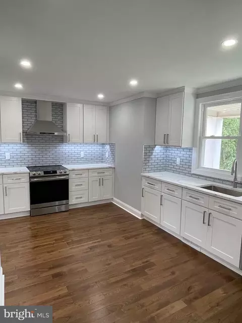 22 Christopher Dr, Holland, PA 18966