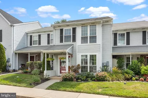 76 Fair Oaks Ct, Newtown, PA 18940